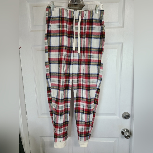 (1170) Old Navy Leasure Pants, Size: Small Color: Plaid (Red/White) - Picture 4 of 15